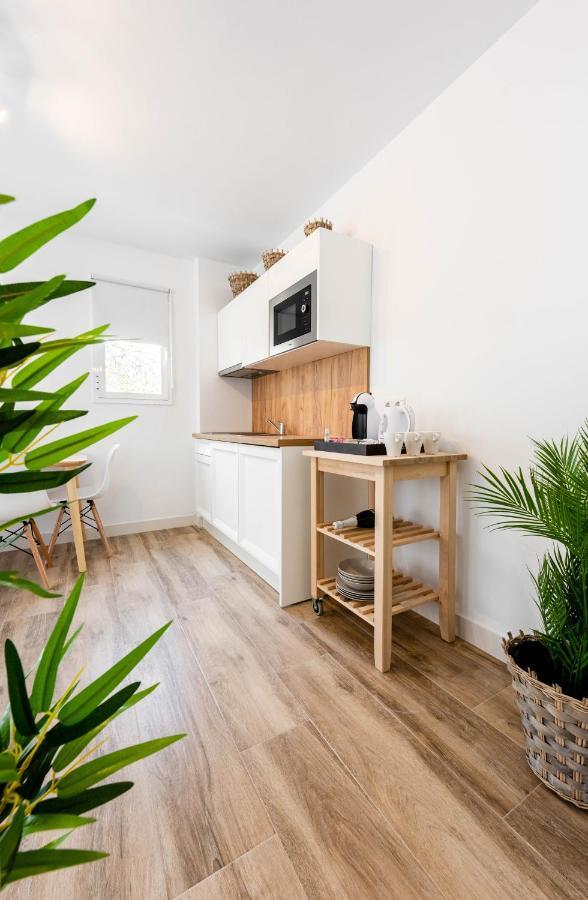 Apartamentos Toboso Plaza Nerja Exterior foto A small kitchen