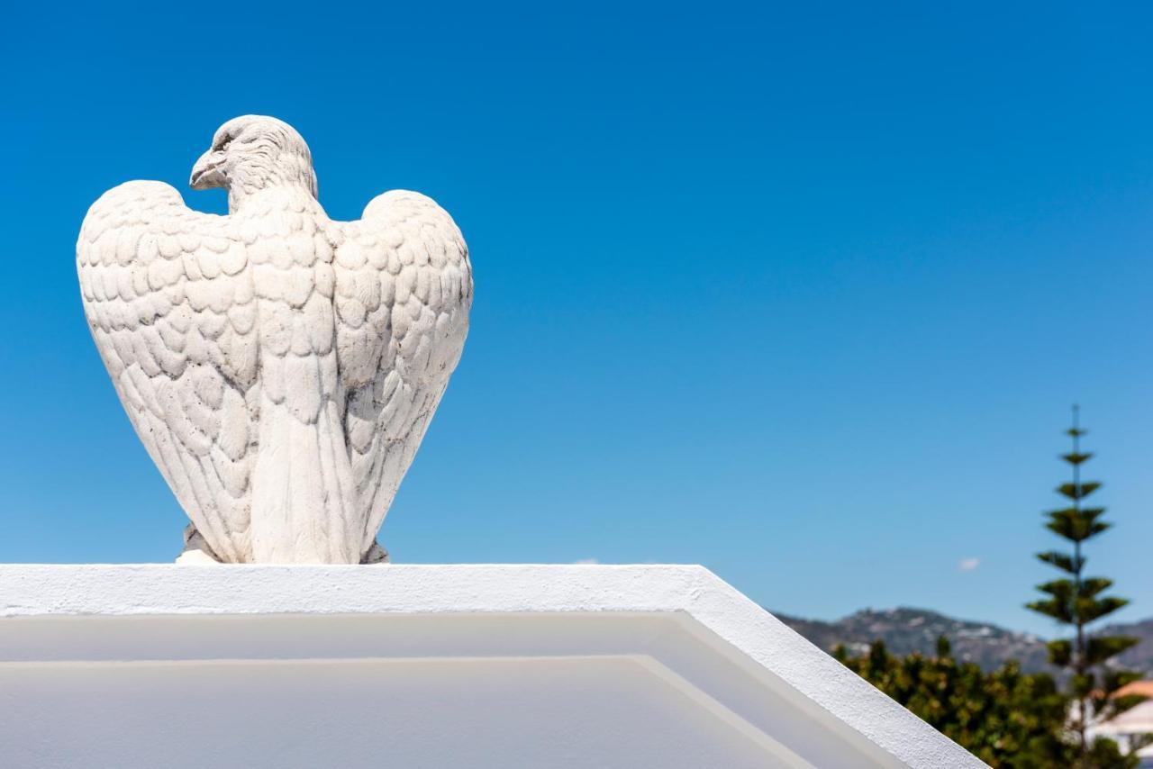 Apartamentos Toboso Plaza Nerja Exterior foto The eagle of the Polish War Memorial