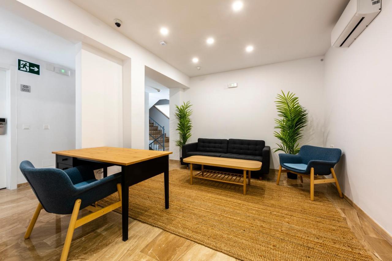 Apartamentos Toboso Plaza Nerja Exterior foto The lobby of the library