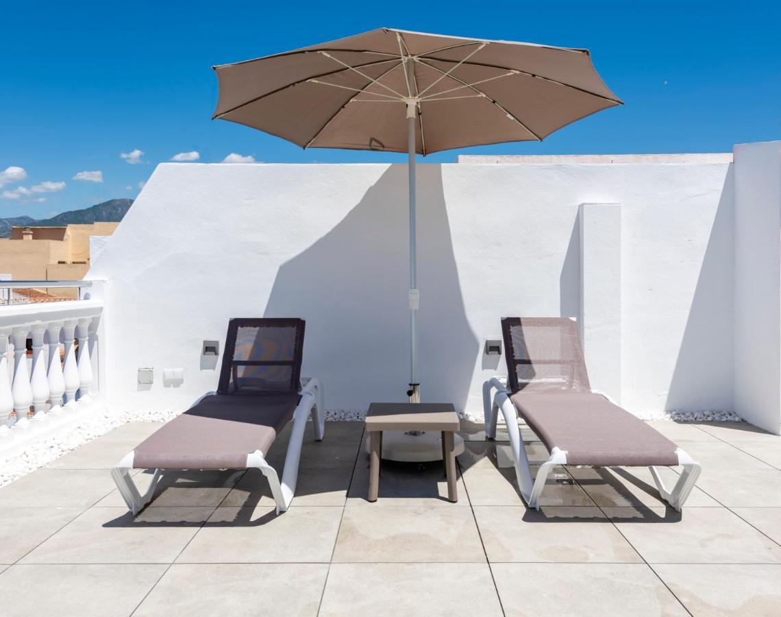 Apartamentos Toboso Plaza Nerja Exterior foto A patio umbrella